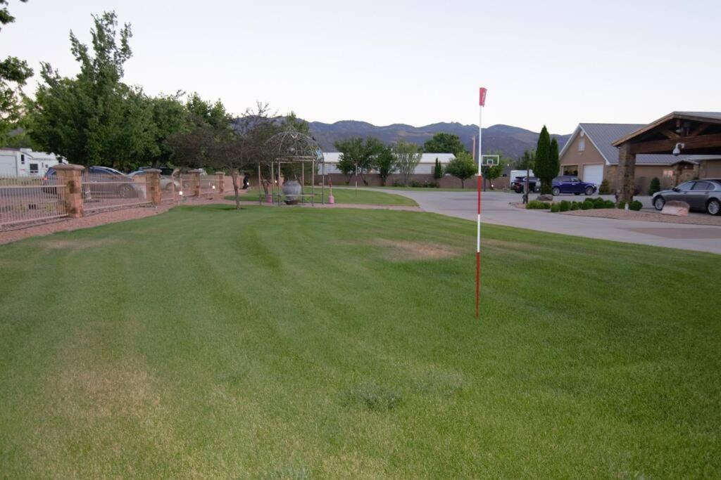 Tacit Shadow Resort Shangri-La King Suite, Gym, Coffee Bar, Hot-Tub, Free Laundry, Food Available Parowan Exterior photo