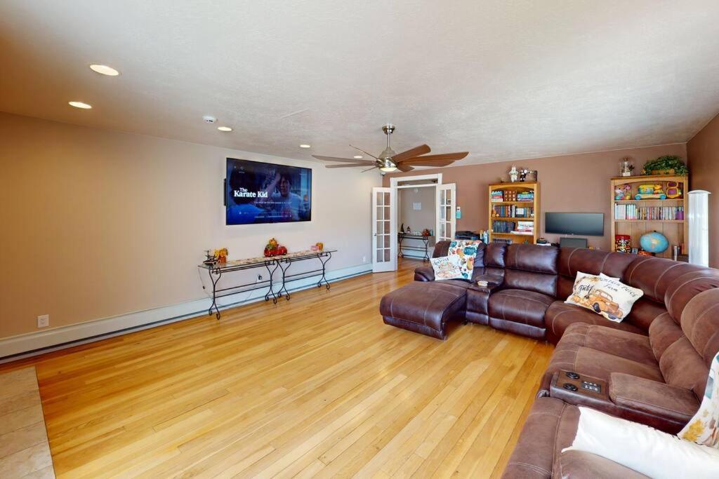 Tacit Shadow Resort Shangri-La King Suite, Gym, Coffee Bar, Hot-Tub, Free Laundry, Food Available Parowan Exterior photo